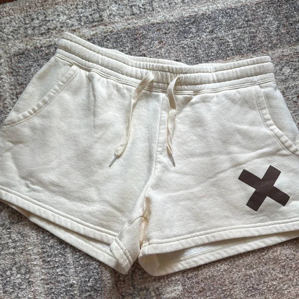 Darlin’ shorts - Picture 2 of 2